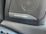 harman/kardonのスピーカーがついております。