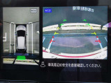 後退時には真上からと後ろの画像が映し出されますので安全にバックできます。