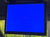 【フリップダウンモニター】大画面モニターで後席でもエンタメをお楽しみいただけます。小さなお子様にも大人気の装備です♪