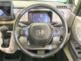 インテリアに合わせたデザインのステアリングは、運転される方のことも考え、運転しやすい形状、大きさです。是非一度、実際に触ってお確かめください。
