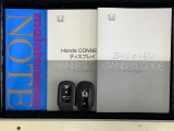 スマートキーは鍵をバッグに入れたままでもドアロックの開閉やエンジンのON・OFFができます。夜間や雨の日も鍵を探さなくて良いので便利です。