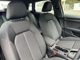 運転席座面 スレやヨレが少なく、良い状態です。シートポジションは手動にて調節が可能。