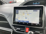 純正ナビを装備。タッチパネル式で使いやすく、お出かけもラクラクです。