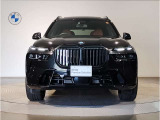 【キドニーグリル】BMWは約90年もの間、ほぼ全ての車両にひと目でBMWだと分かるこの特徴的なフロントグリルが備えられ、デザイン・アイコンとして親しまれてきました。