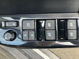 パワーウインドウスイッチです。運転席にいながら全席の窓を開閉できます。