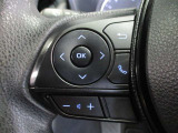 ステアリングには運転中でも簡単に操作できる各種スイッチついてます