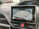 バックガイドモニターで、後方を確認しながら安心して駐車することができます。運転初心者も熟練者も必須の機能ですよ!