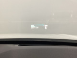 表示サイズ11.5インチ相当の大画角を活かして、シンプルで見やすく、気づきやすい表現を追求。状況に応じて必要な情報にアクセスしやすい工夫をしています。