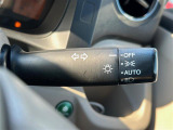 【オートライト(AUTO)】外の明るさをシステムが感知して、自動でヘッドライトが点灯します!ヘッドライトをつけ忘れを防ぐ便利機能です。