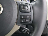 レーダークルーズコントロール(全車速追従機能付)が装備されています。高速道路で定速走行だけでなく、0km/hから約100km/hの広い範囲で先行車との車間距離を適切に保ちながら追従走行ができます。