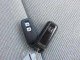 スマートキーなので鍵をカバンやポケットに入れたままでもドアの開閉やエンジンスタートが可能です!