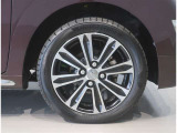 純正のアルミホイール装着車です。タイヤサイズは165/55R15です。