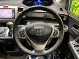 【純正革巻きステアリング】上質な革を使用することで、手にしっかり馴染みとても運転しやすいハンドルです♪