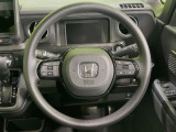 インテリアに合わせたデザインのステアリングは、運転される方のことも考え、運転しやすい形状、大きさです。是非一度、実際に触ってお確かめください。