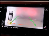 バックカメラ トラフィックアラートで苦手な駐車も楽々できます.