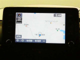 【ディスプレイオーディオ】・・・大型ディスプレイに各種オーディオ機能(AM/FMチューナー、Bluetooth対応)とスマートフォン連携機能を搭載。