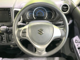 インテリアに合わせたデザインのステアリングは、運転される方のことも考え、運転しやすい形状、大きさです。是非一度、実際に触ってお確かめください。