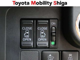 運転席からワンタッチで両側パワースライドの開閉ができて便利です。