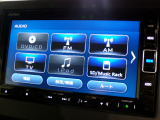 CD、DVD、Bluetooth、AM、FM、AUX、スマートフォン接続ができます。