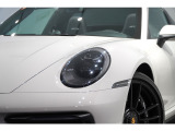 ポルシェダイナミックライトシステム プラス (PDLS Plus) を含むマトリックスビーム付きティンテッドLEDメインヘッドライト搭載されております。