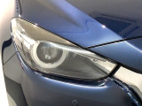 LEDヘッドライトは、点灯の瞬間から最大光量を発揮し、突然暗くなるトンネルなどでの安定感を高めます。