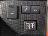 寒い時期には嬉しいシートヒーター、スマートフォンやタブレットの充電にご活用いただけるUSBポートです!