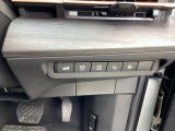 インテリジェントキーを携帯していれば、両手が荷物でふさがっていてもバックドアが開くハンズフリー機能を搭載したオートバックドア装備。