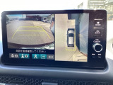 3ビュー切り替えやガイド線表示のバックカメラで、バックでの車庫入れも安心です。
