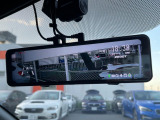 【デジタルインナーミラー】後席の大きな荷物や同乗者で後方が確認しづらい時でも安心!カメラが撮影した車両後方の映像をルームミラー内に表示。クリアな視界で状況の確認が可能です!