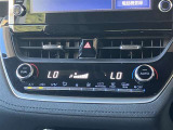 左右独立温度コントロールフルオートエアコンです。運転席、助手席それぞれで独立して温度設定ができます。冷え性の方が乗っても安心ですね♪