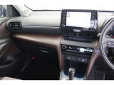 【まるまるクリーニング】内装工程では、中古車を気持ちよくお乗りいただけるよう清掃しております。シートの洗浄はもちろん、ニオイの元となるフロアカーペットまで洗浄・消臭を実施。