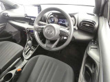 【運転席まわり】・・・ハンドルやシートなども隅々までクリーニング済み。キレイな車内でドライブがより一層快適にお楽しみいただけると思います。