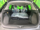 積み下ろしのしやすいデッキにはたっぷりと荷物を積み込んでいただけます。遊びから仕事まで、様々なシーンで頼れます♪