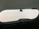 後方にもドライブレコーダーのカメラが付いています。前後両方でお車の周りを監視・記録いたします。
