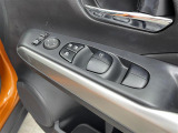 【パワーウインドウ】運転席のスイッチで、各席の窓ガラスの開閉ができます!あると便利ですよね!