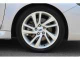 18インチ純正アルミホイール(シルバー塗装)タイヤサイズは、225/45R18。