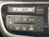 【オートエアコン】一度お好みの温度に設定すれば、車内の温度を検知し風量や温度を自動で調整。暑い…寒い…と何度もスイッチ操作をする必要はありません。快適な車内空間には必須の機能ですね♪