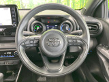 インテリアに合わせたデザインのステアリングは、運転される方のことも考え、運転しやすい形状、大きさです。是非一度、実際に触ってお確かめください。