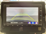 バックでの車庫入れも安心です! リアカメラが付いているバックモニター付のナビを装備しております。操作線もついており距離感も画面から確認できます。