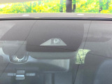 【エマージェンシーブレーキ】走行中に前方の車両等を認識し、衝突しそうな時は警報とブレーキで衝突回避と被害軽減をアシスト。より安全にドライブをお楽しみいただけます。
