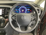 ハンドルにHondaセンシング系のクルーズコントロールやレーンキープアシストなどのスイッチと、オーディオの操作スイッチが装備されています。ハンドルから手を離さず安全に操作できます。
