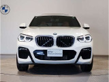 ☆BMWの代名詞とも言える【キドニーグリル】一目見ただけでBMW車であると認識できる確固たるアイコンとして存在感を放ちます☆