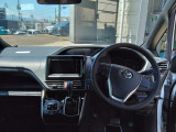 広々とした運転しやすい運転席です