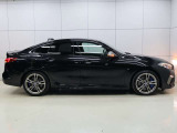 中古車だけではなく、新車も多岐にわたり、正規輸入車販売を行っております。各店舗選りすぐりの仕入ネットワークの中からあなたにピッタリのお車を探します!