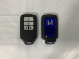 スマートキー付きですからドアロックの開閉およびエンジンスタートが楽々です。電動スライドドアの開け閉めもボタンで操作できます。スペアキーも同じものを用意しております。