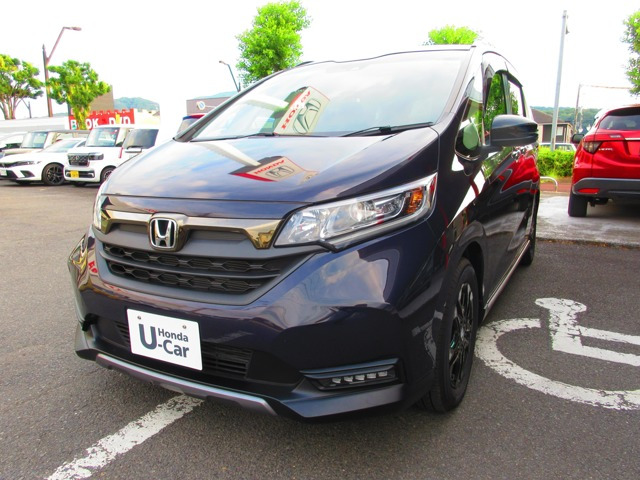 フリード1.5 クロスター ブラックスタイル
