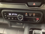 運転席にはシートヒーターが付いています!寒い日に便利な装備ですね。