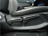◆運転席ハイトアジャスター◆運転席を上下に高さ調節ができます!運転ポジションを体格に合わせてシート調整できます。