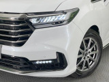 【LEDヘッドライト】悪天候や夜間走行時も良好な視界を確保し安心して運転できる高輝度LEDヘッドライトを装備!点灯速度が早く、消費電力も抑えられています。