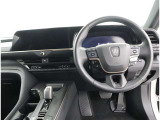 ハンドル周りです。運転している間、長く触れているものだから手に馴染むハンドルがいいですよね♪握ると欲しくなっちゃいますよ。